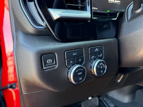 Used 2022 GMC Sierra 1500 Elevation w/ LPO, Elevation Black Package image 15