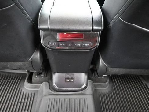 Used 2023 Toyota Highlander XLE AWD/4WD image 26