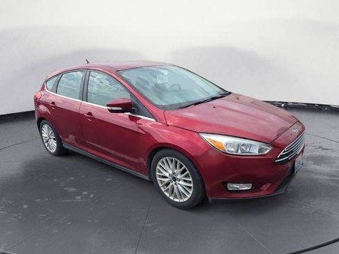 Used 2016 Ford Focus Titanium FWD image 2