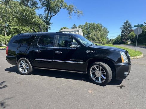 Used 2013 Cadillac Escalade ESV Platinum AWD/4WD image 5