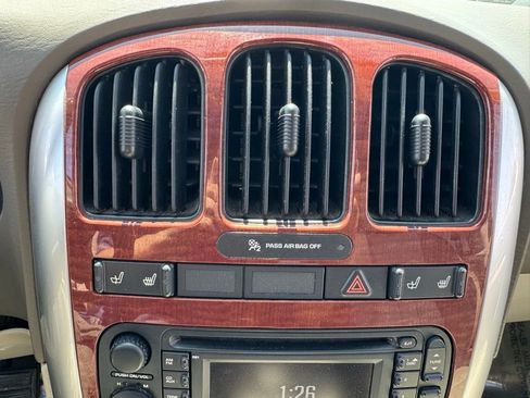 Used 2007 Chrysler Town & Country Touring FWD image 18