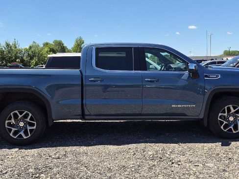 Used 2024 GMC Sierra 1500 SLE w/ Preferred Package AWD/4WD image 3