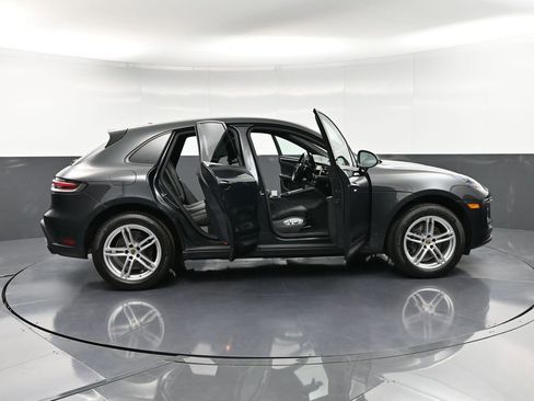 Certified 2025 Porsche Macan image 35