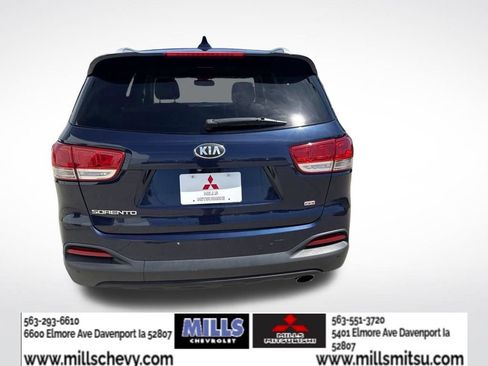 Used 2017 Kia Sorento FWD w/ LX Convenience Package image 4