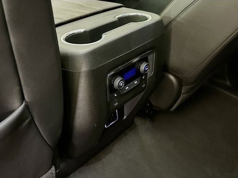 Used 2025 Chevrolet Tahoe High Country AWD/4WD image 29