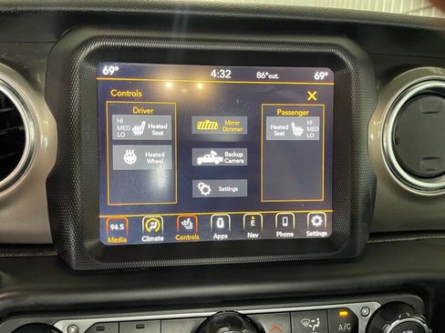 Used 2020 Jeep Gladiator Overland AWD/4WD image 14