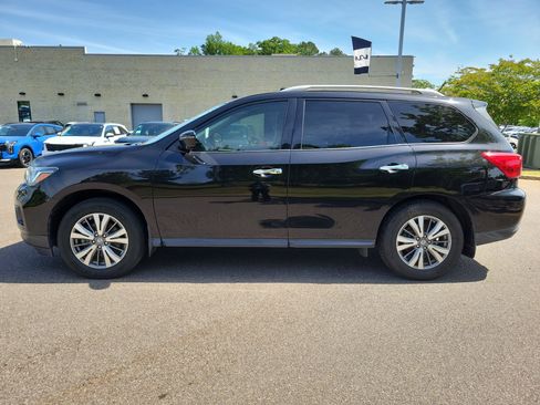 Used 2018 Nissan Pathfinder SL image 24