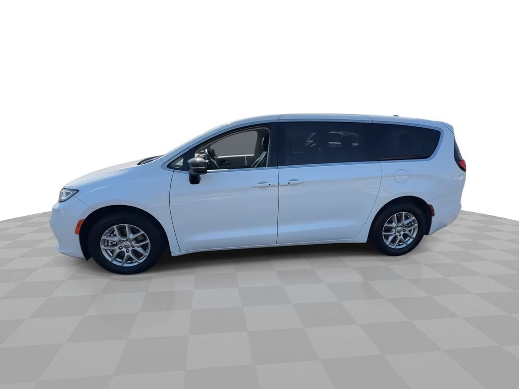 Used 2024 Chrysler Pacifica Touring-L FWD image 38