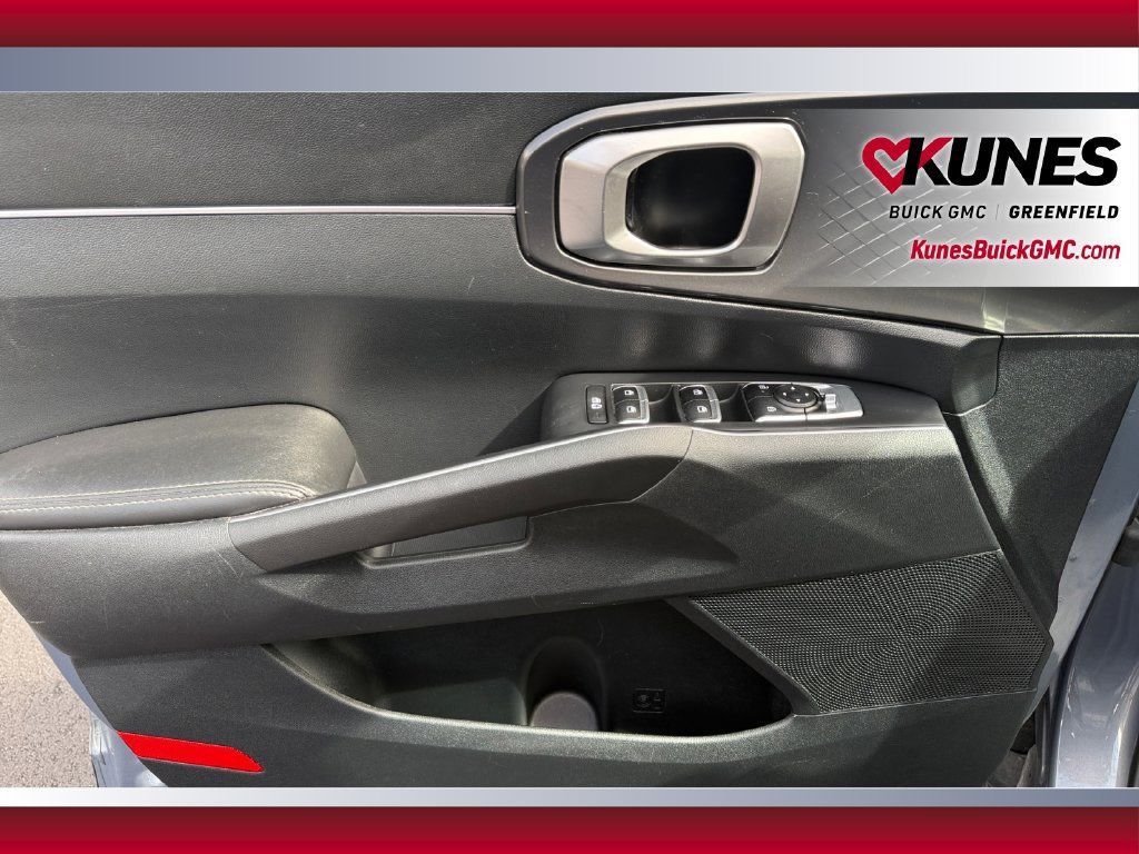 Used 2024 Kia Sorento S FWD image 17