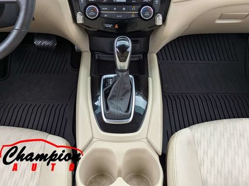 Used 2019 Nissan Rogue SV FWD image 23