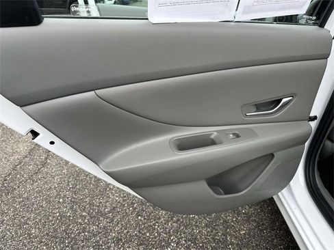 Used 2022 Hyundai Elantra SEL w/ Convenience Package image 18