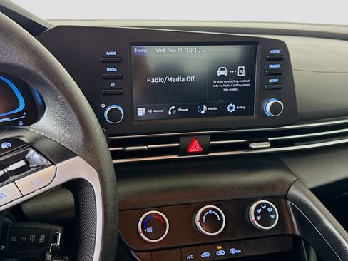 Used 2025 Hyundai Elantra SE image 18