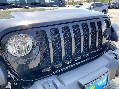Used 2023 Jeep Gladiator Sport AWD/4WD image 26
