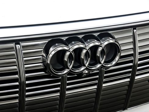 Used 2022 Audi e-tron Premium w/ Convenience Plus Package image 14