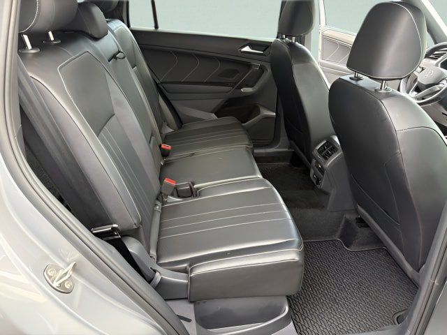 Certified 2024 Volkswagen Tiguan SE R-Line AWD/4WD image 26