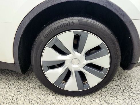 Used 2023 Tesla Model Y Long Range image 9