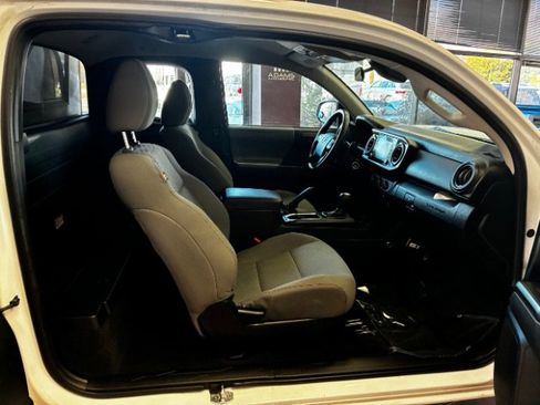 Used 2022 Toyota Tacoma SR image 31