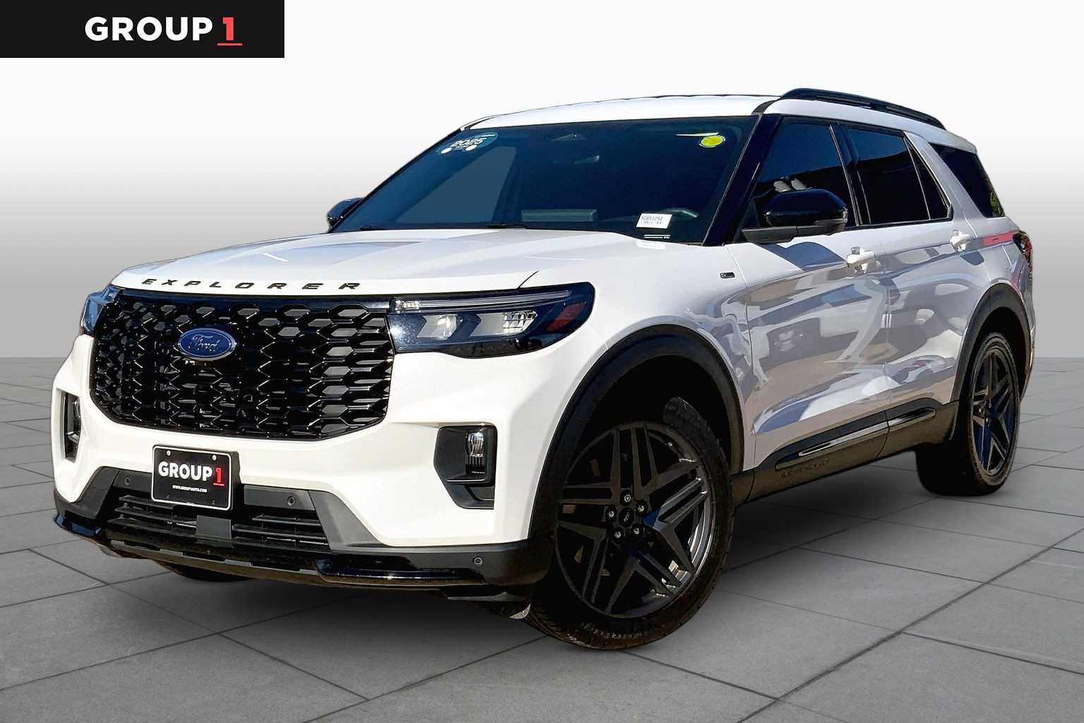 Used 2025 Ford Explorer ST-Line w/ Premium Package RWD image 1