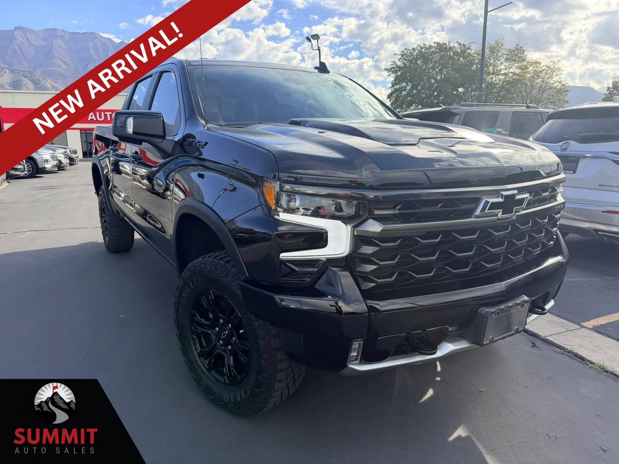 Used 2024 Chevrolet Silverado 1500 ZR2 w/ Technology Package AWD/4WD image 1