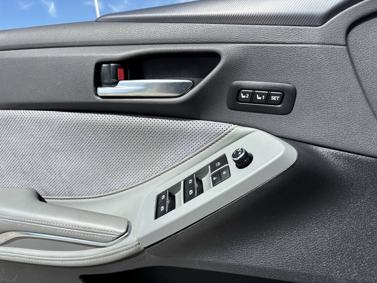 Used 2019 Toyota Avalon Touring w/ Advanced Safety Package FWD image 19