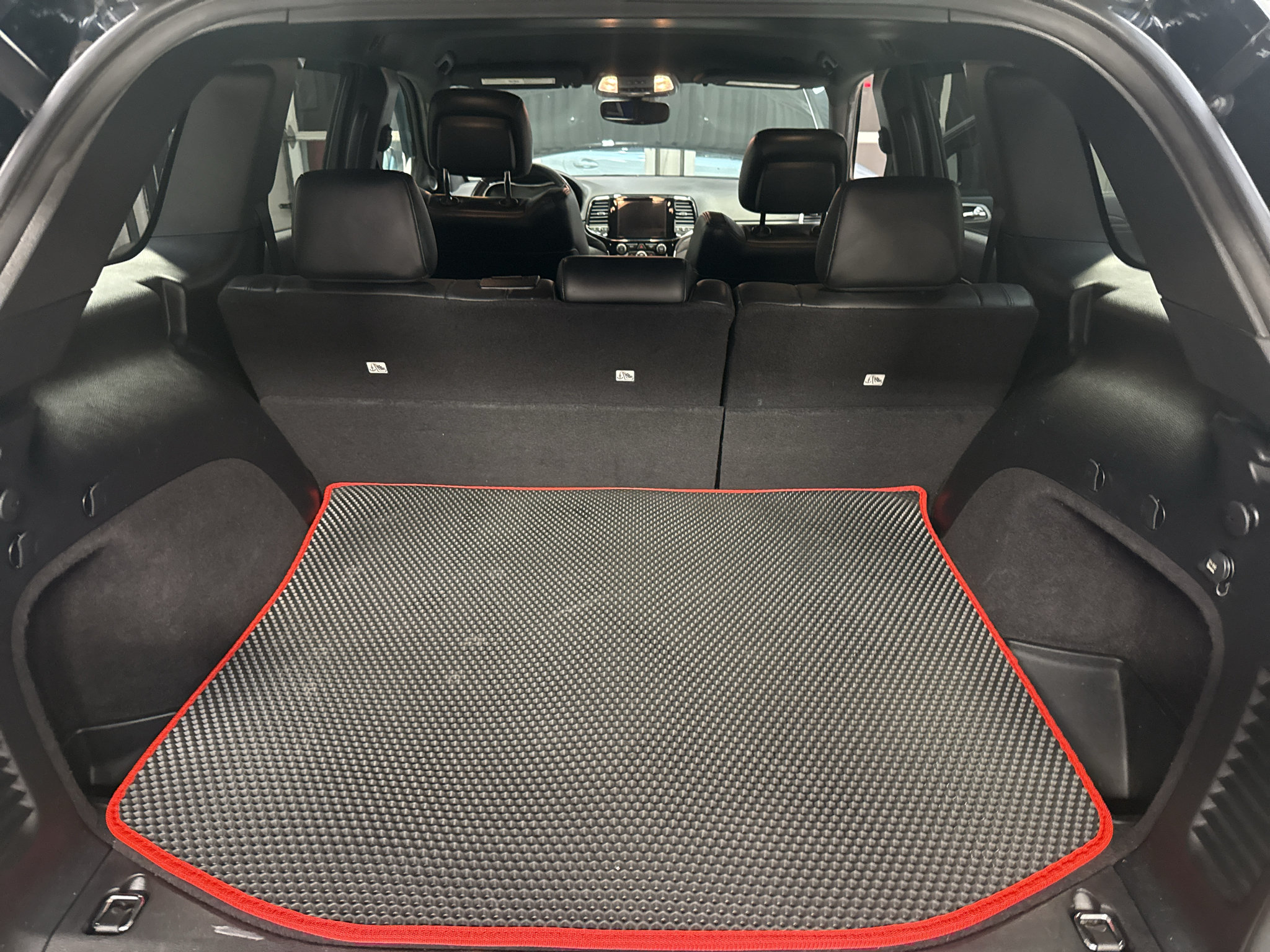 Used 2019 Jeep Grand Cherokee Altitude RWD image 30