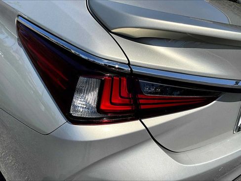 Used 2022 Lexus ES 300h w/ Premium Package FWD image 27