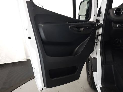 Used 2026 Mercedes-Benz Sprinter 2500 image 5