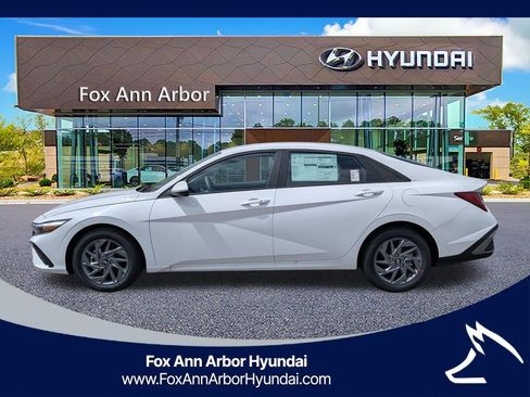 New 2026 Hyundai Elantra Hybrid FWD image 2