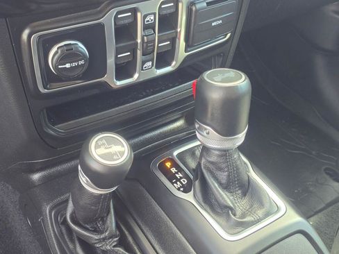 Used 2022 Jeep Wrangler Unlimited Sahara AWD/4WD image 18