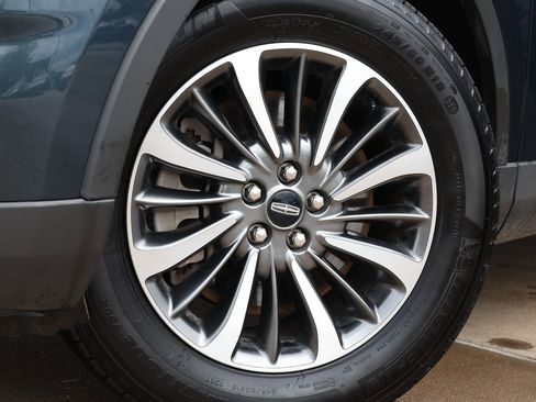 Used 2023 Lincoln Nautilus FWD w/ Premium Package image 14