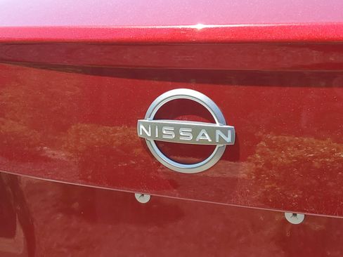 Used 2025 Nissan Versa SV image 8