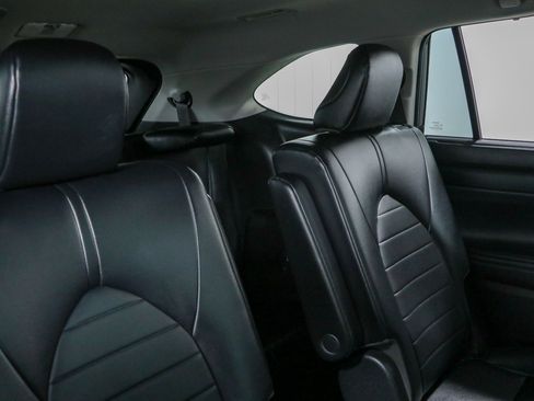 Used 2023 Toyota Highlander XLE FWD image 29