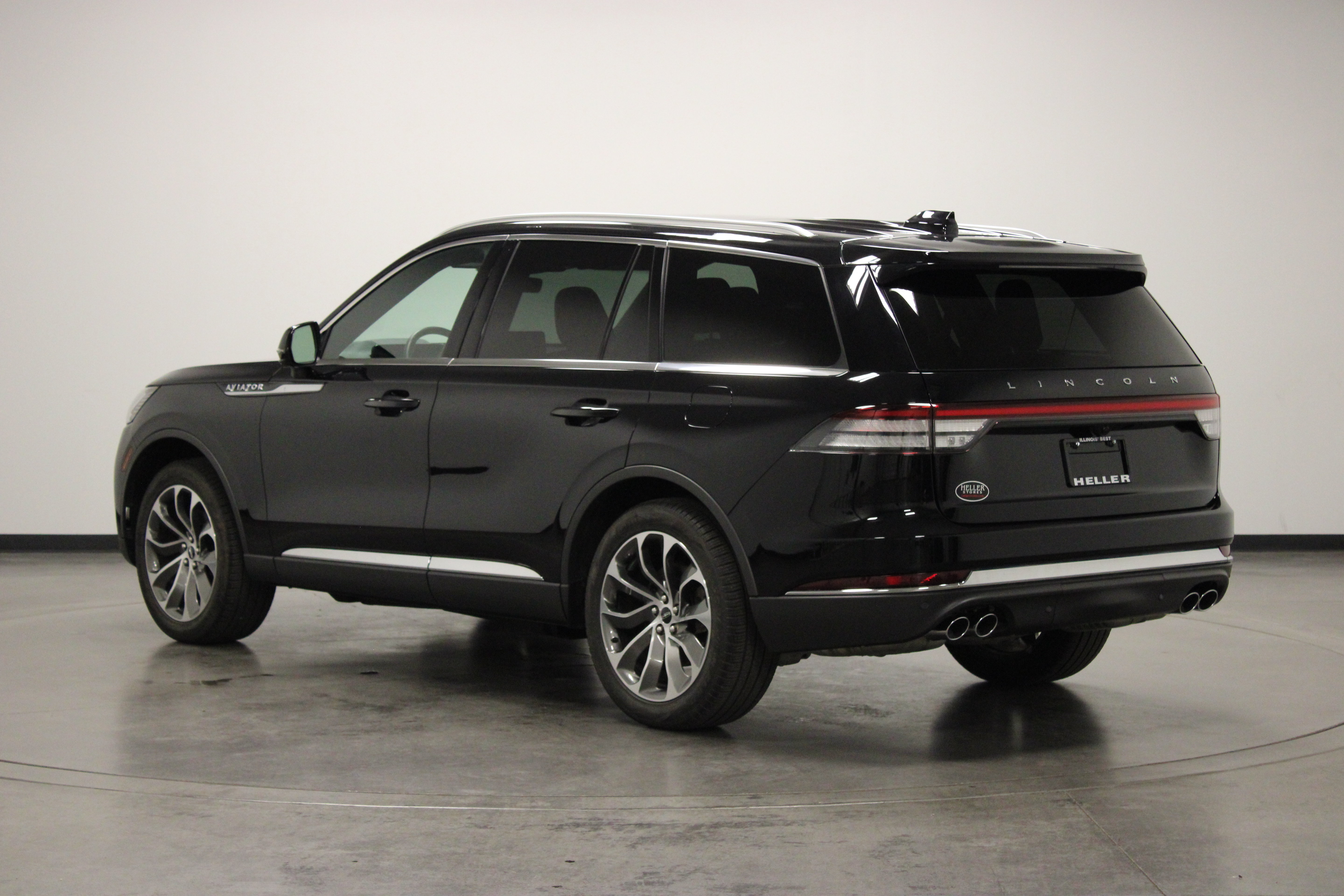 Used 2025 Lincoln Aviator Reserve AWD/4WD image 6