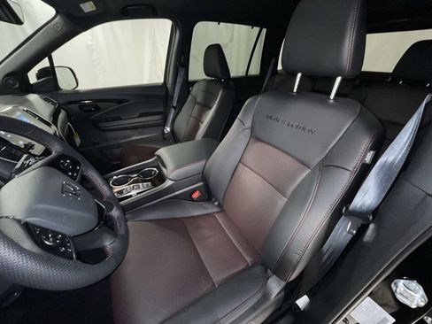 Used 2024 Honda Passport Black Edition image 13