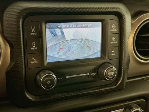 Used 2018 Jeep Wrangler Unlimited Sport AWD/4WD image 18