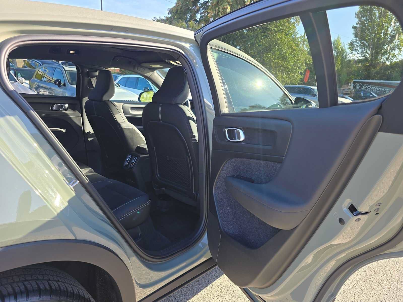 Certified 2023 Volvo C40 P8 Recharge Ultimate w/ Protection Package Premier AWD/4WD image 13