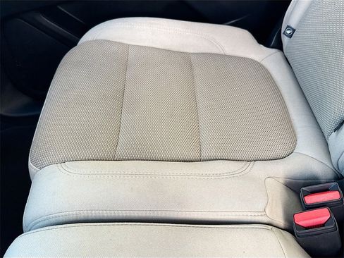 Used 2022 Chevrolet Traverse LS image 28