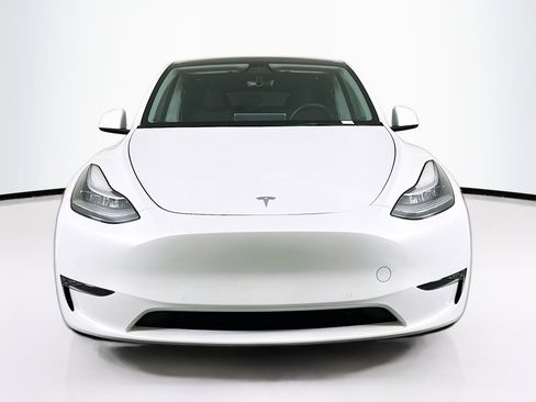 Used 2022 Tesla Model Y Long Range AWD/4WD image 2