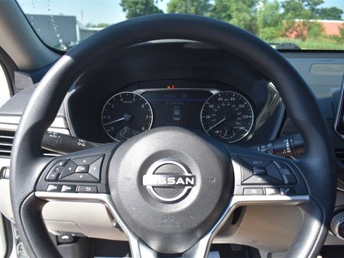 Used 2023 Nissan Altima 2.5 SV image 29