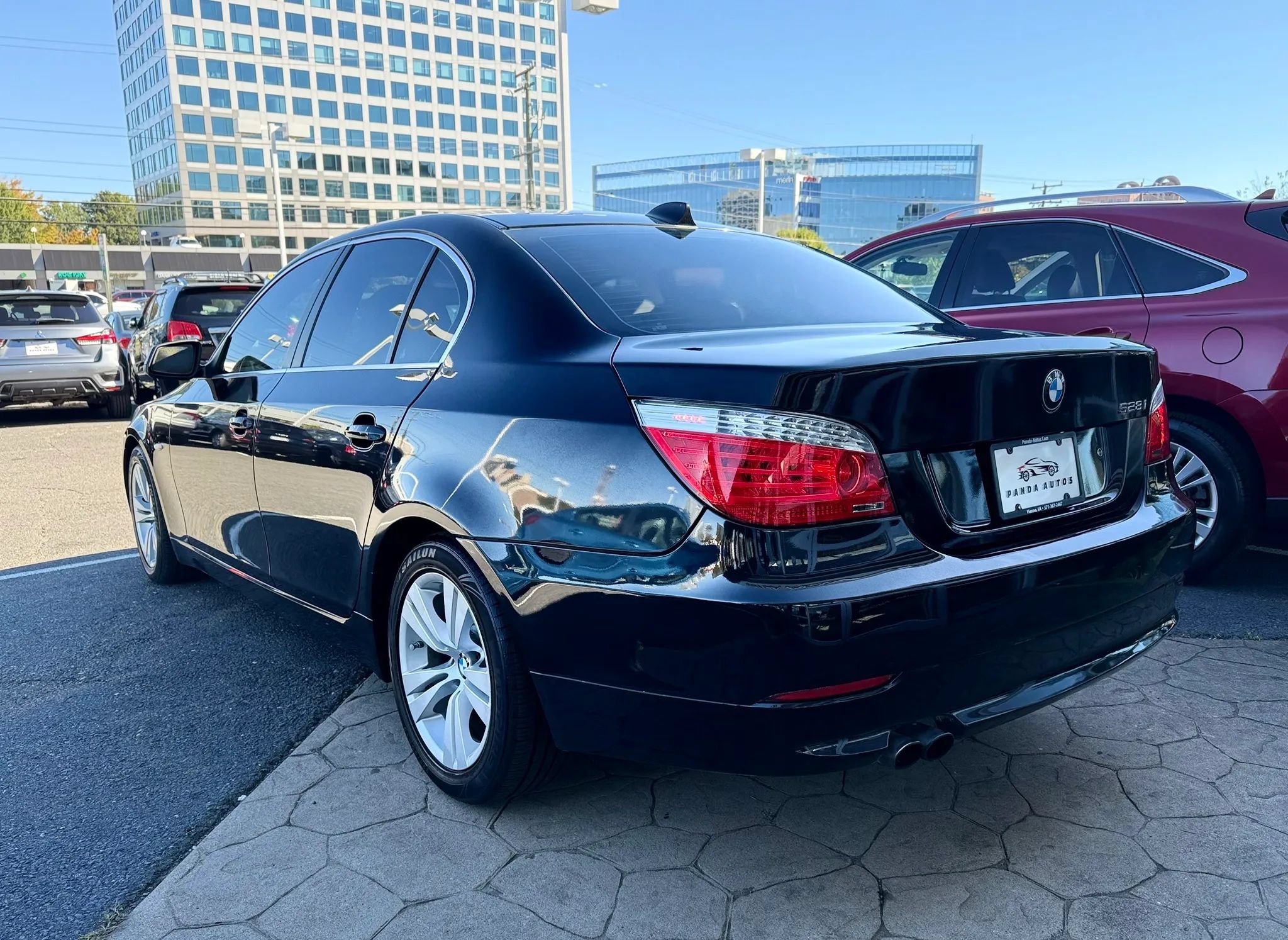 Used 2010 BMW 528i Sedan RWD image 4