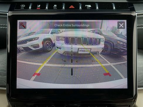 Used 2022 Jeep Grand Cherokee Limited AWD/4WD image 16