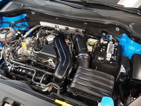 Used 2022 Volkswagen Taos SEL w/ Panoramic Sunroof Package image 18