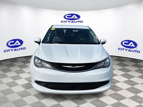 Used 2021 Chrysler Voyager L image 10