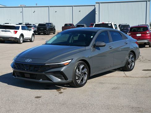Used 2024 Hyundai Elantra SEL w/ Convenience Package image 9