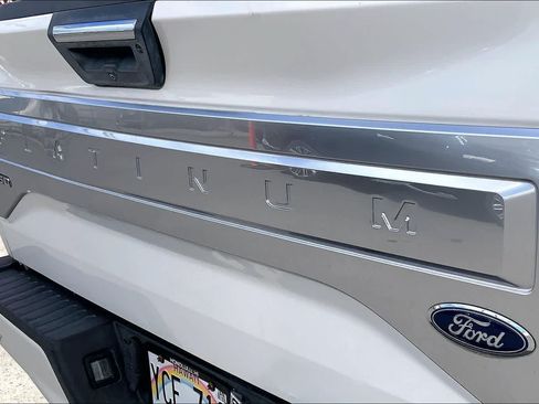 Used 2015 Ford F150 Platinum w/ Equipment Group 701A Luxury AWD/4WD image 7