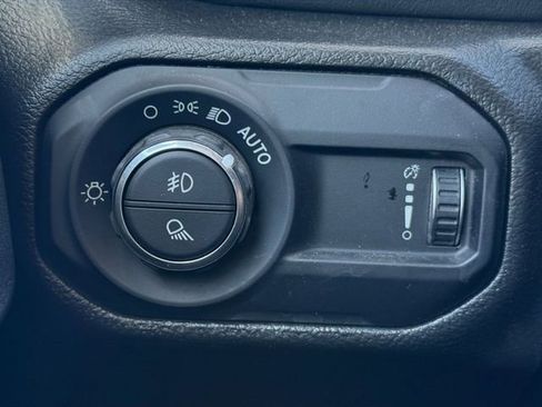 Used 2023 Jeep Gladiator Overland AWD/4WD image 13