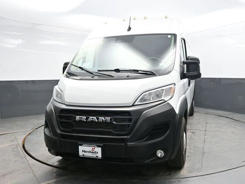 Used 2024 RAM ProMaster 2500 w/ Convenience Group FWD image 2