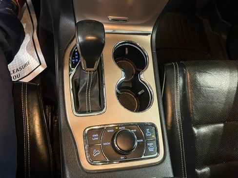 Used 2017 Jeep Grand Cherokee Overland AWD/4WD image 43