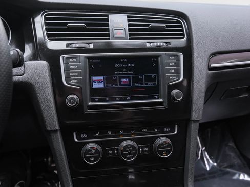 Used 2017 Volkswagen GTI SE image 28