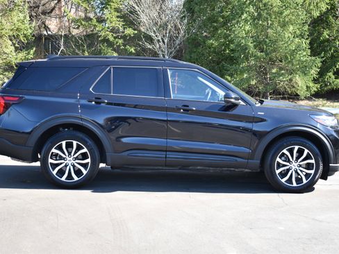 Used 2025 Ford Explorer ST-Line AWD/4WD image 32
